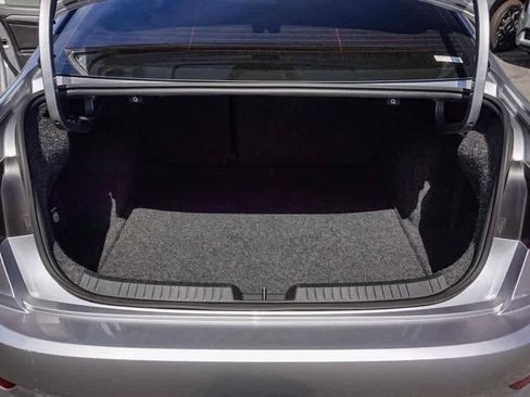 Used 2021 Volkswagen Jetta SE w/ SE Cold Weather Package image 25