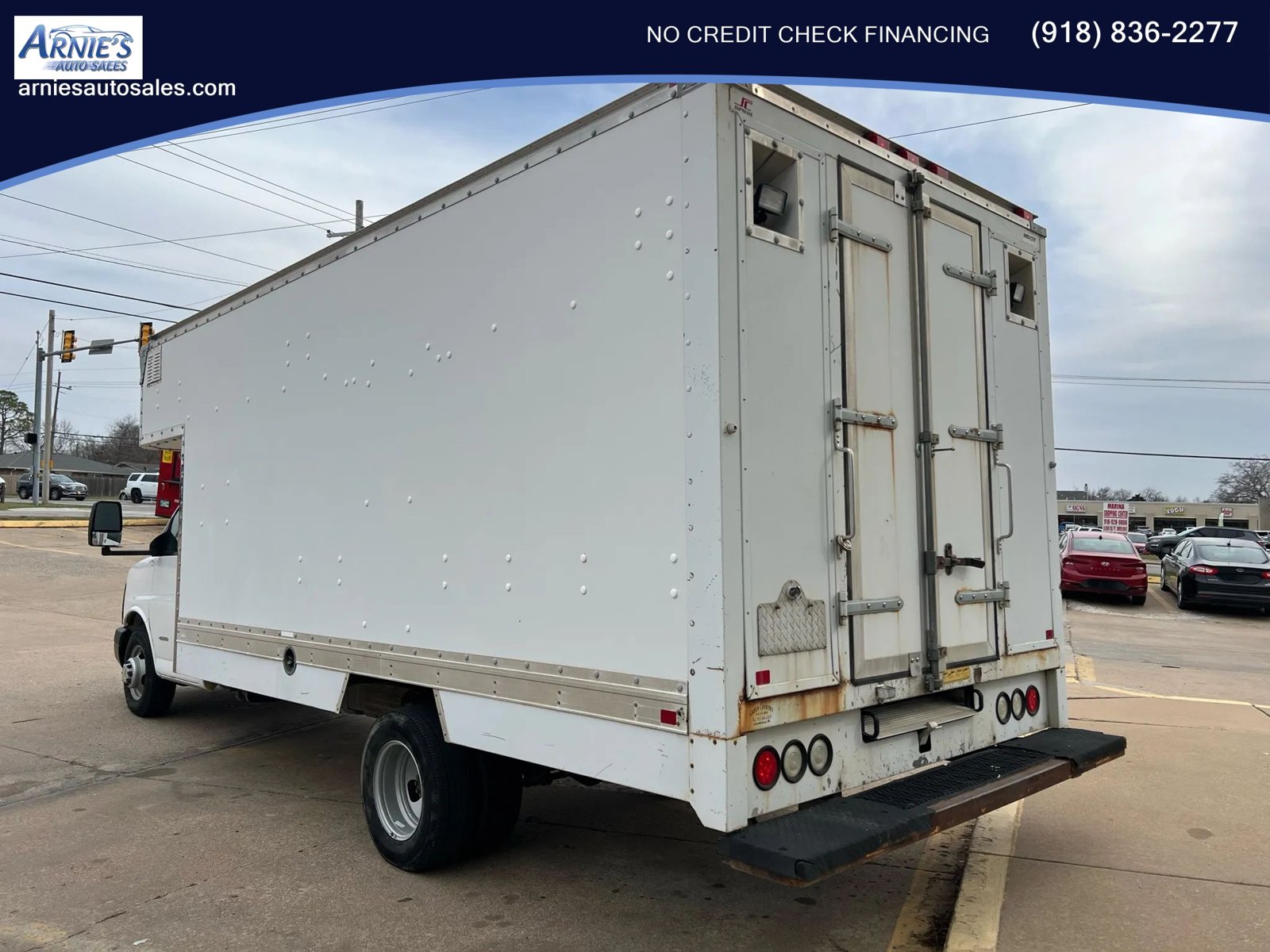 Used 2010 Chevrolet Express 4500 RWD image 4