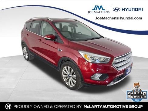 Used 2017 Ford Escape Titanium image 2