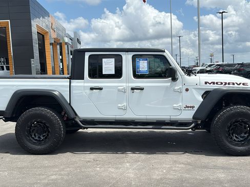 Used 2025 Jeep Gladiator Mojave w/ Safety Group AWD/4WD image 4