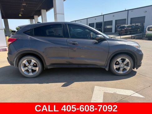 Used 2017 Honda HR-V EX image 2