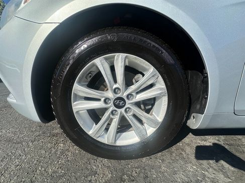 Used 2013 Hyundai Sonata GLS w/ Popular Equipment Pkg FWD image 9