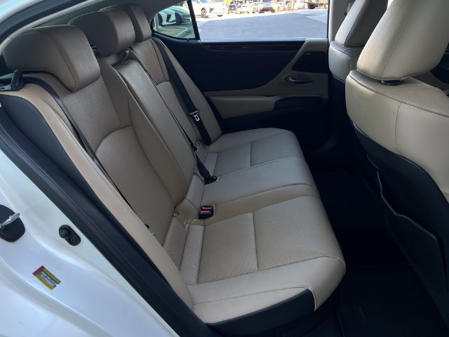 Used 2020 Lexus ES 300h w/ Premium Package FWD image 38