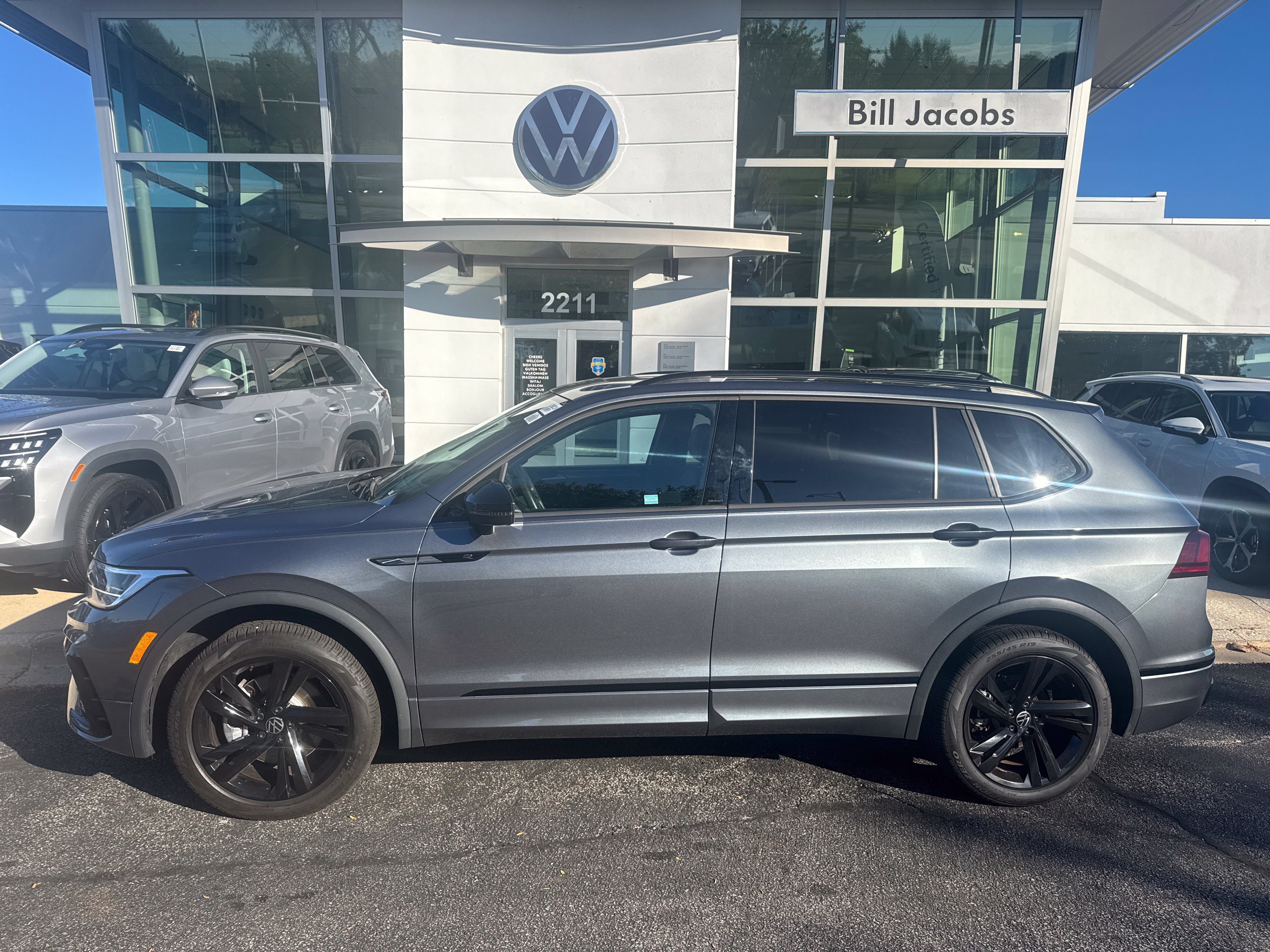 Certified 2023 Volkswagen Tiguan SE R-Line FWD image 2