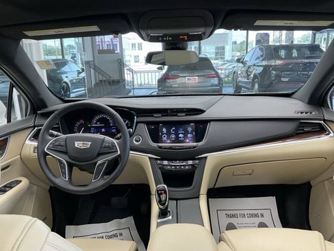 Used 2017 Cadillac XT5 Luxury w/ Driver Awareness Package AWD/4WD image 16
