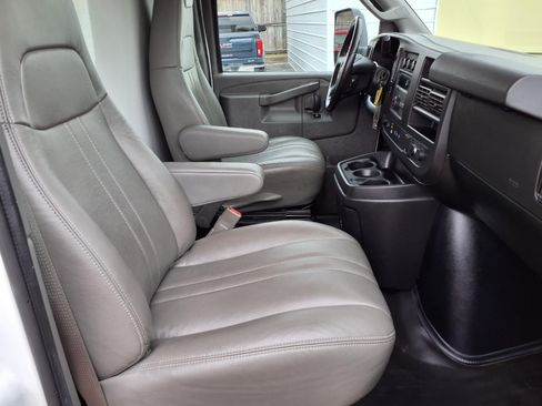 Used 2021 Chevrolet Express 3500 w/ Power Convenience Package image 24
