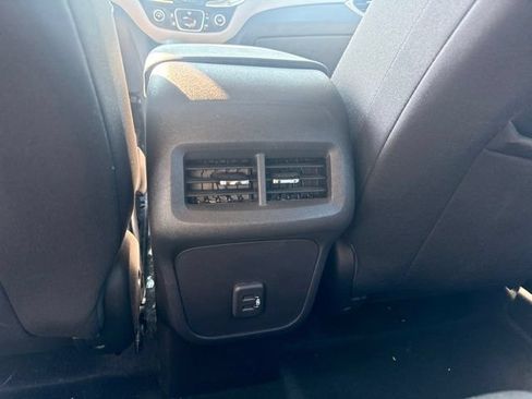 Used 2024 Chevrolet Equinox LS FWD image 28