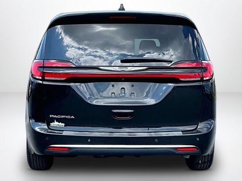Used 2023 Chrysler Pacifica Touring-L FWD image 7