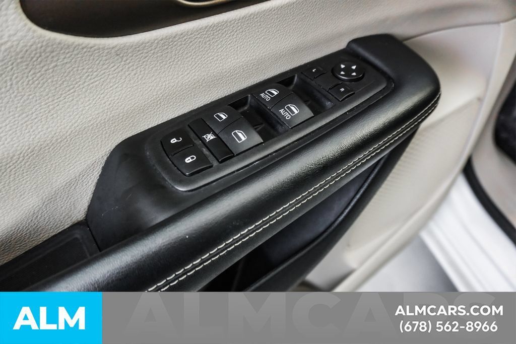 Used 2023 Chrysler Voyager LX FWD image 31