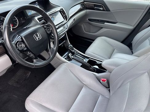 Used 2017 Honda Accord EX-L image 9