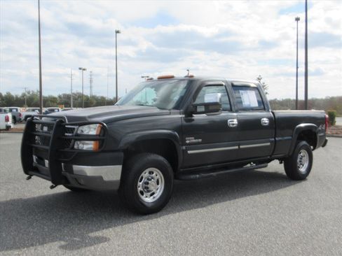 Used 2005 Chevrolet Silverado 2500 LT w/ Heavy-Duty Power Package image 4