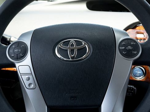 Used 2014 Toyota Prius Two FWD image 18