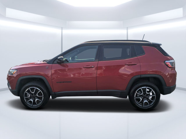 Used 2025 Jeep Compass Trailhawk AWD/4WD image 6