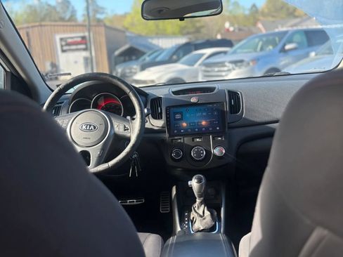 Used 2011 Kia Forte SX image 21