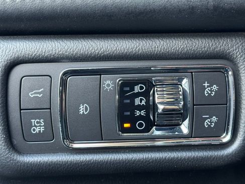 Used 2022 Lincoln Nautilus Reserve w/ Equipment Group 202A image 17