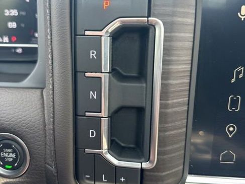 Used 2022 GMC Yukon Denali w/ Denali Ultimate Package AWD/4WD image 25