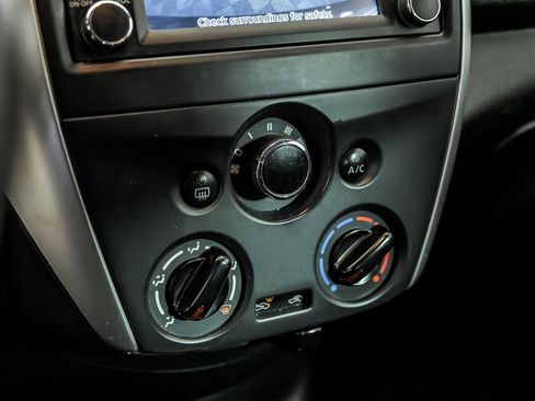 Used 2016 Nissan Versa SV w/ SV Tech Package FWD image 23