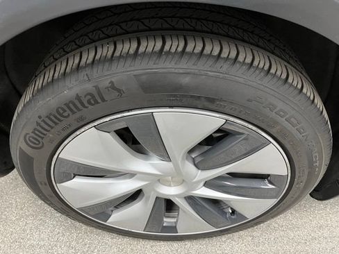 Used 2024 Tesla Model Y 2WD image 17