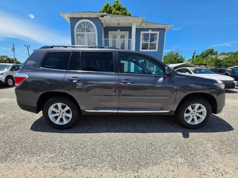 Used 2012 Toyota Highlander SE w/ Tow Pkg FWD image 6
