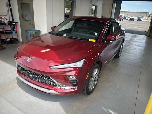 Used 2025 Buick Envista Avenir image 1