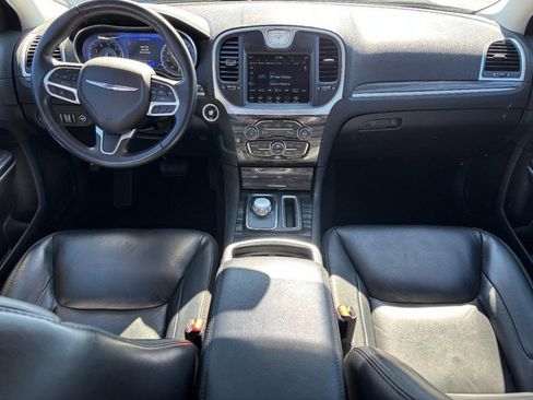 Used 2022 Chrysler 300 Touring L image 11