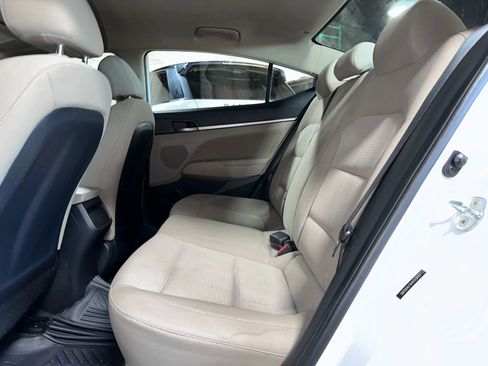Used 2017 Hyundai Elantra SE FWD image 23