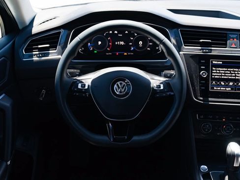 Used 2020 Volkswagen Tiguan SEL AWD/4WD image 10