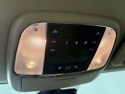 Used 2017 Jeep Grand Cherokee Overland w/ Jeep Active Safety Group image 37