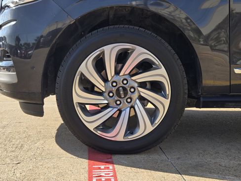 Used 2023 Lincoln Navigator Reserve image 7