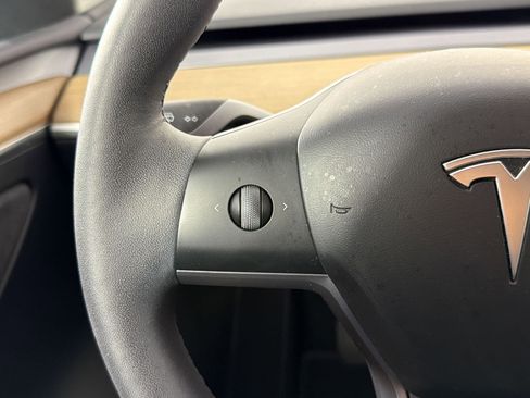 Used 2023 Tesla Model Y 2WD image 18