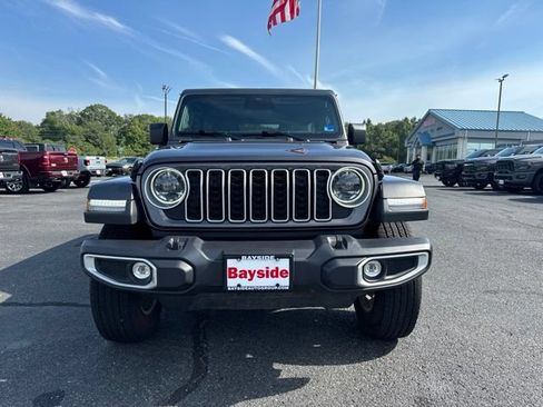 Used 2025 Jeep Wrangler Unlimited Sahara AWD/4WD image 15