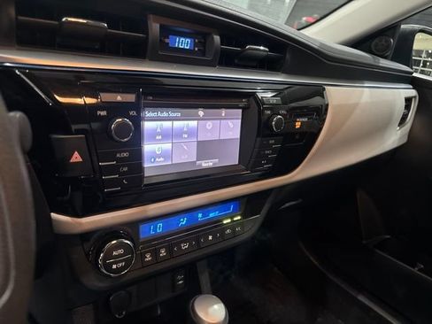 Used 2016 Toyota Corolla LE FWD image 31