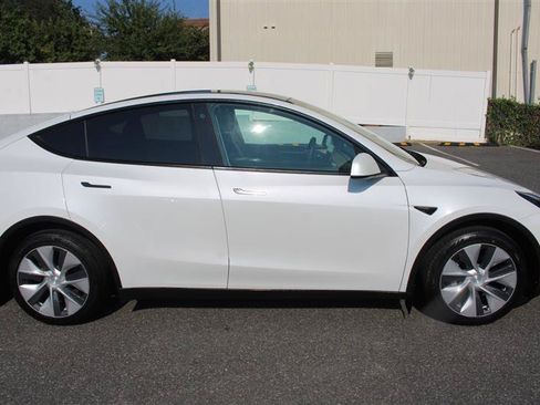 Used 2023 Tesla Model Y Long Range AWD/4WD image 8