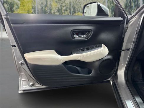 Used 2024 Honda HR-V LX image 17