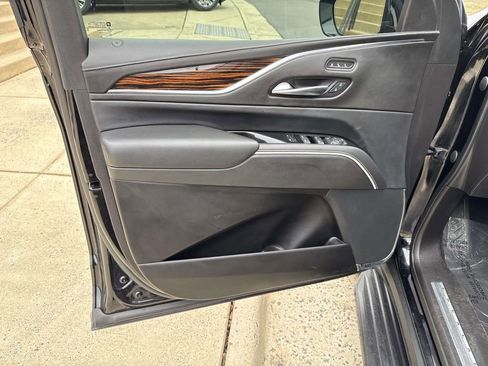 Used 2021 Cadillac Escalade Premium Luxury image 8