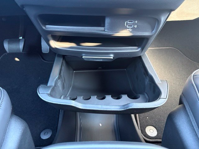 New 2027 Chrysler Pacifica Select FWD image 30