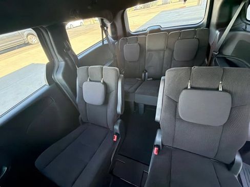 Used 2017 Dodge Grand Caravan SE FWD image 32