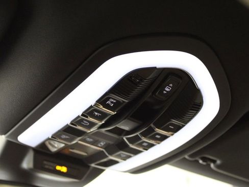 Certified 2026 Porsche Macan image 36