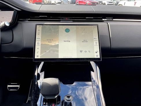 Used 2025 Land Rover Range Rover Sport Dynamic SE image 15