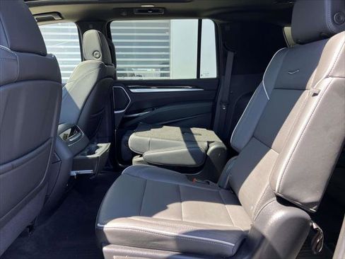 Used 2025 Cadillac Escalade ESV Premium Luxury image 15