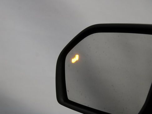 Used 2021 Ford Explorer XLT w/ Equipment Group 202A image 25