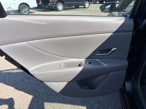 Used 2023 Hyundai Elantra SEL image 17