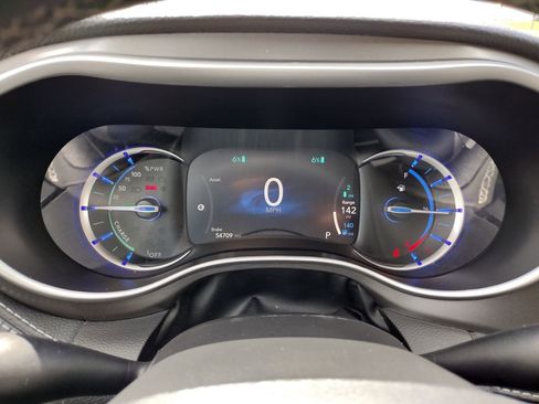 Used 2024 Chrysler Pacifica Limited FWD image 23