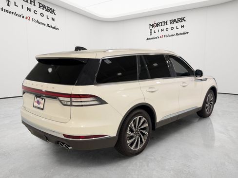 New 2026 Lincoln Aviator 2WD image 5