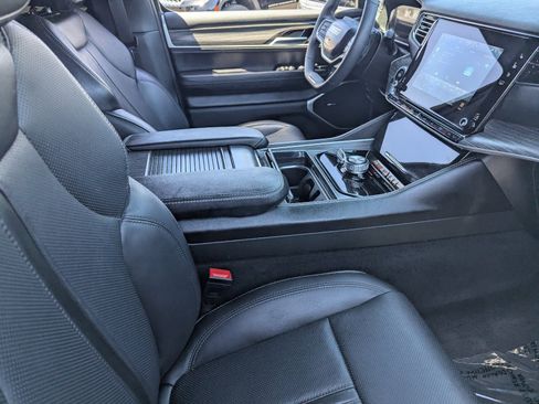 Used 2023 Jeep Wagoneer Series II w/ Flexible Seating Group AWD/4WD image 10