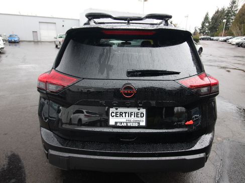 Certified 2025 Nissan Rogue SV AWD/4WD image 4
