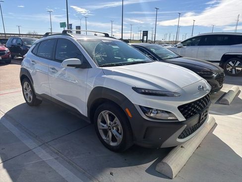Used 2023 Hyundai Kona SEL w/ Convenience Package image 3