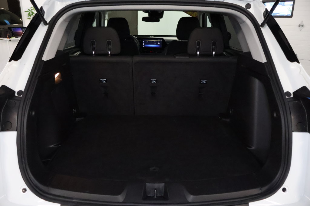 Used 2025 Chevrolet TrailBlazer LT AWD/4WD image 14