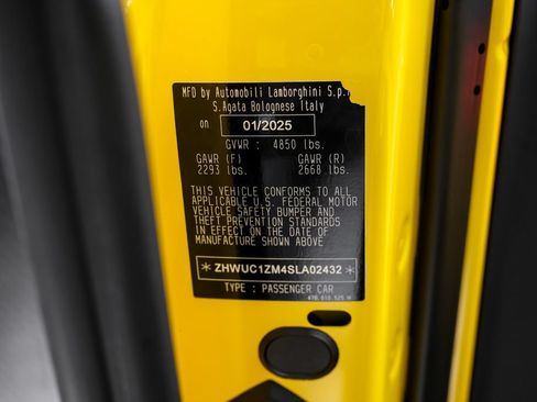 Used 2025 Lamborghini Revuelto AWD/4WD image 65
