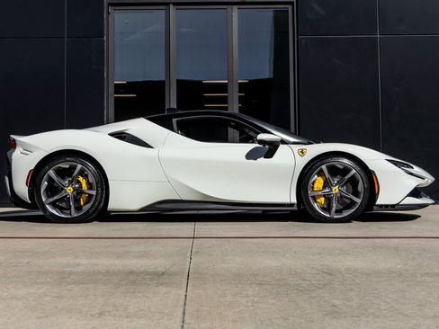 Used 2023 Ferrari SF90 Stradale image 10